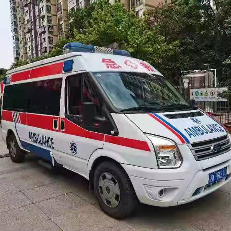 镇康长途救护车护送病人返乡